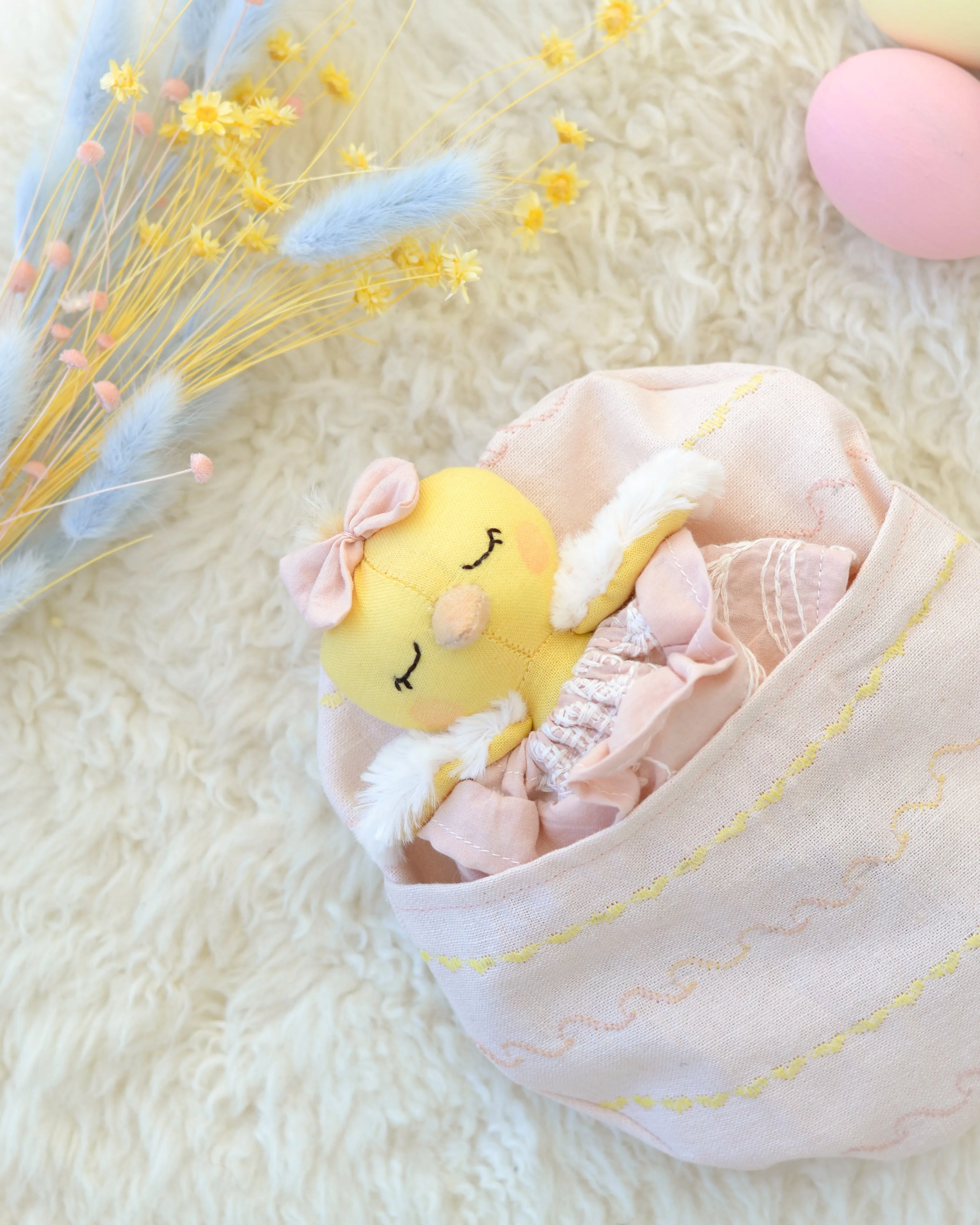 Mini Chick and Easter Egg-shaped Bed